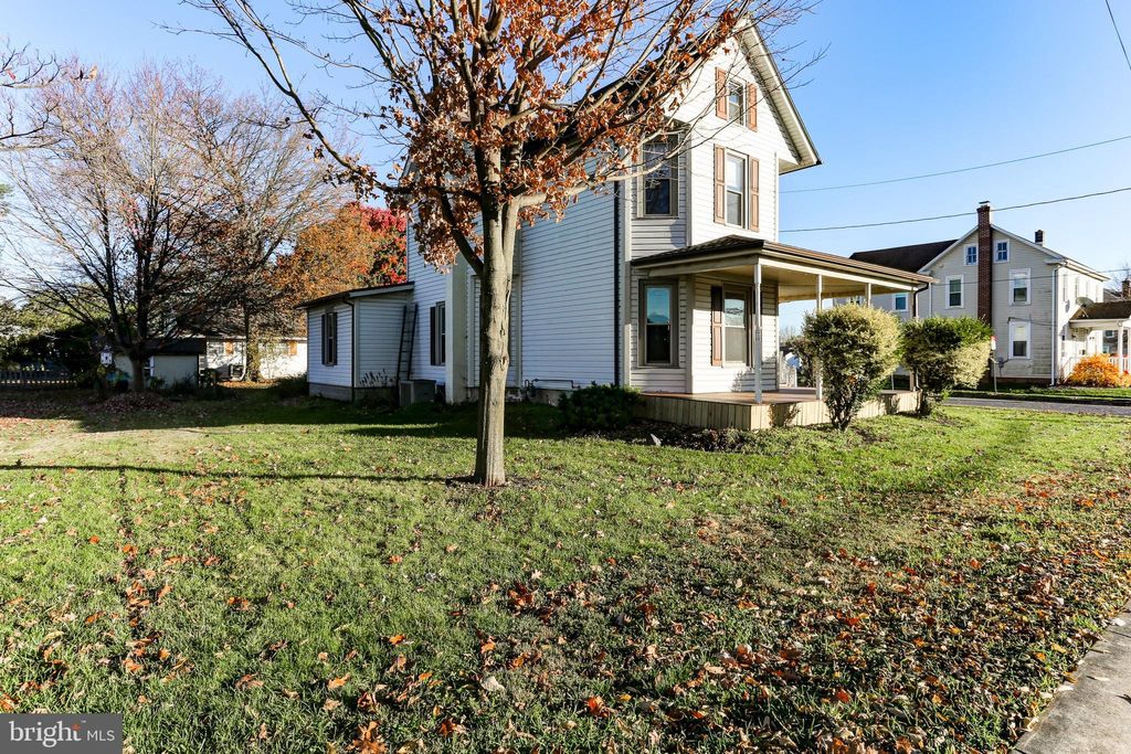 Photo of 5903 LEMON ST, EAST PETERSBURG, PA 17520 (MLS # PALA2021644)