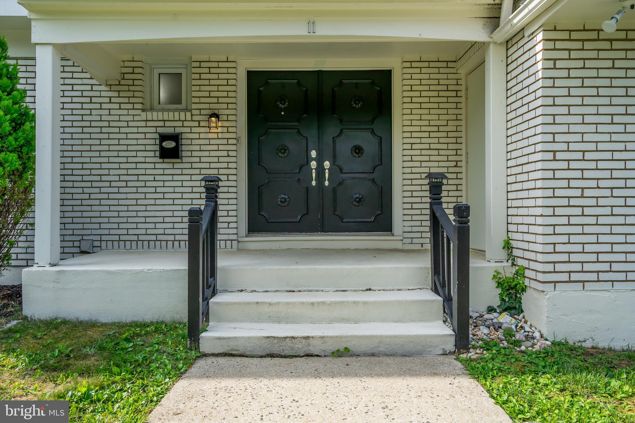 11 DARIEN DRIVE