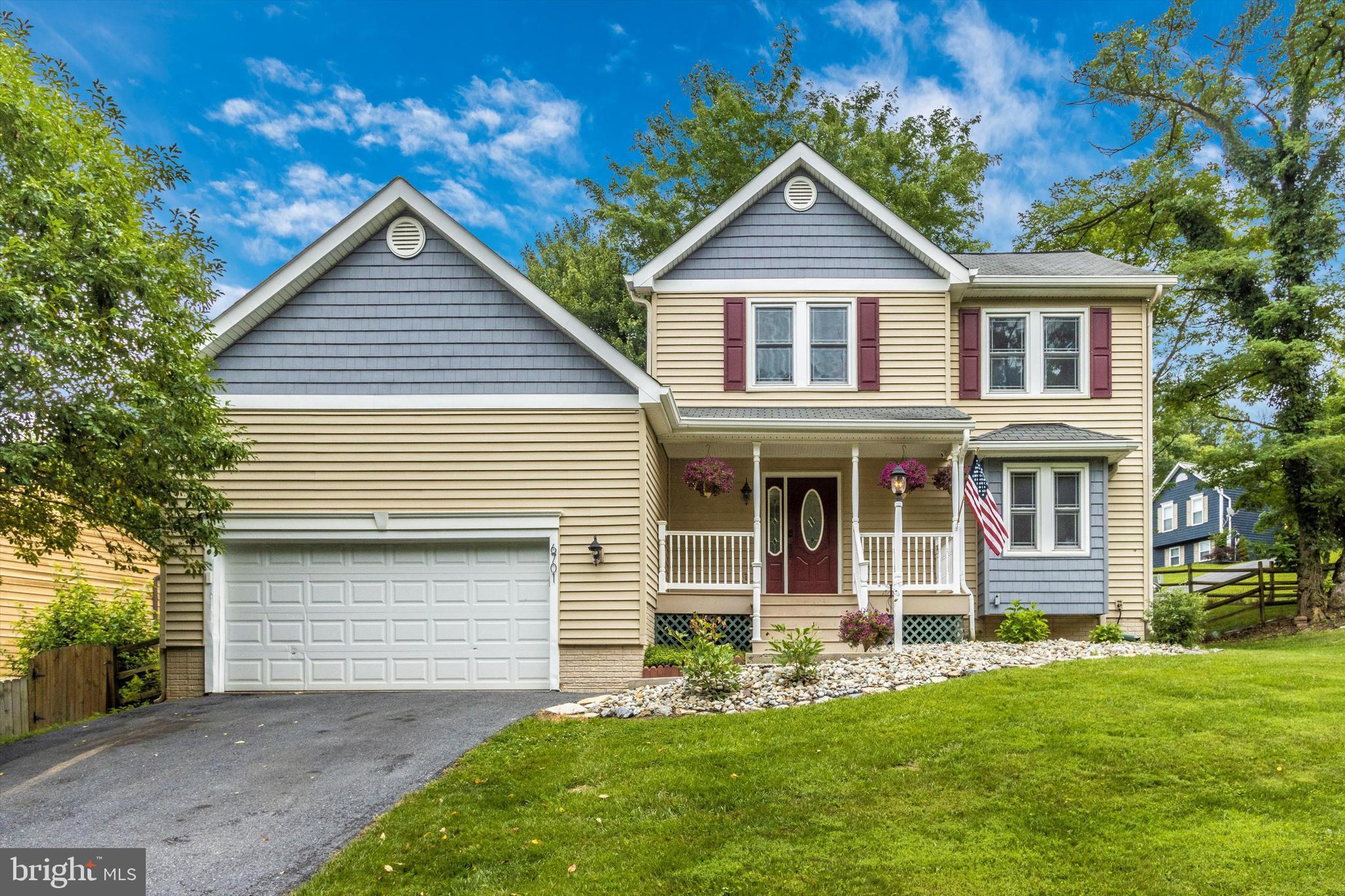 LAKE ANITA LOUISE - Residential