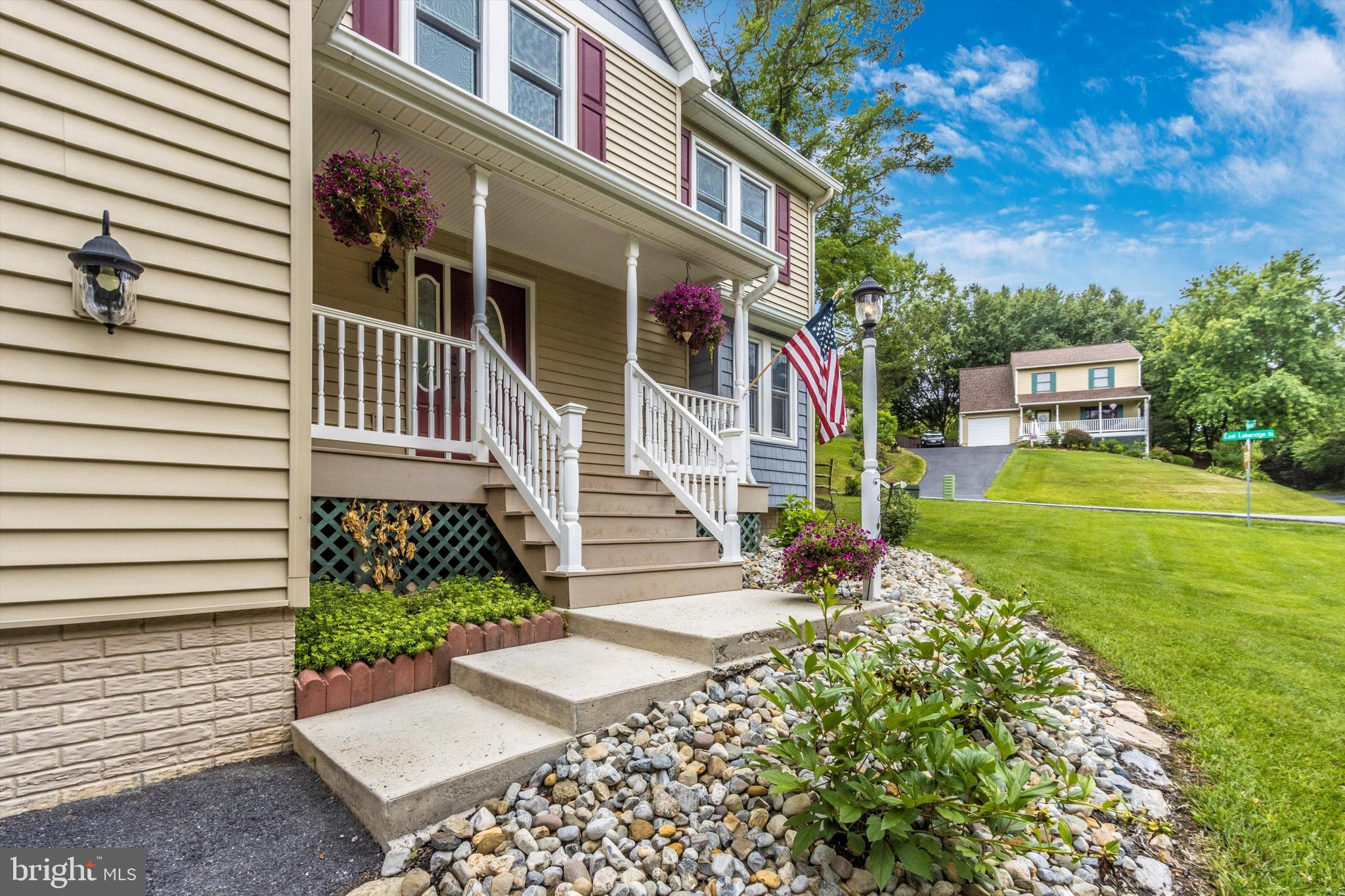 LAKE ANITA LOUISE - Residential