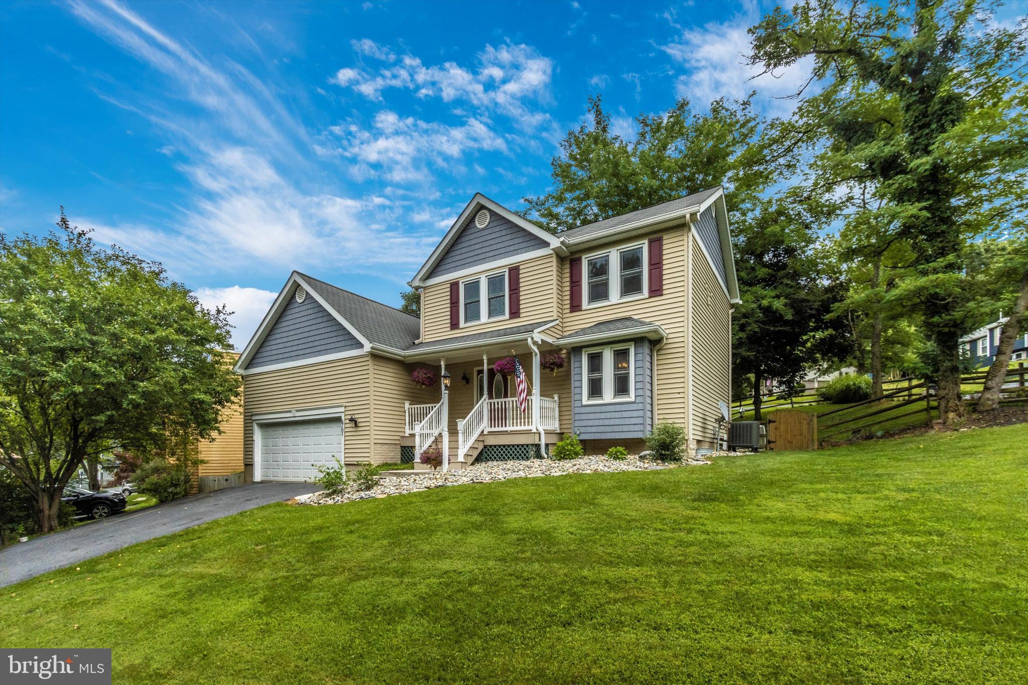 LAKE ANITA LOUISE - Residential