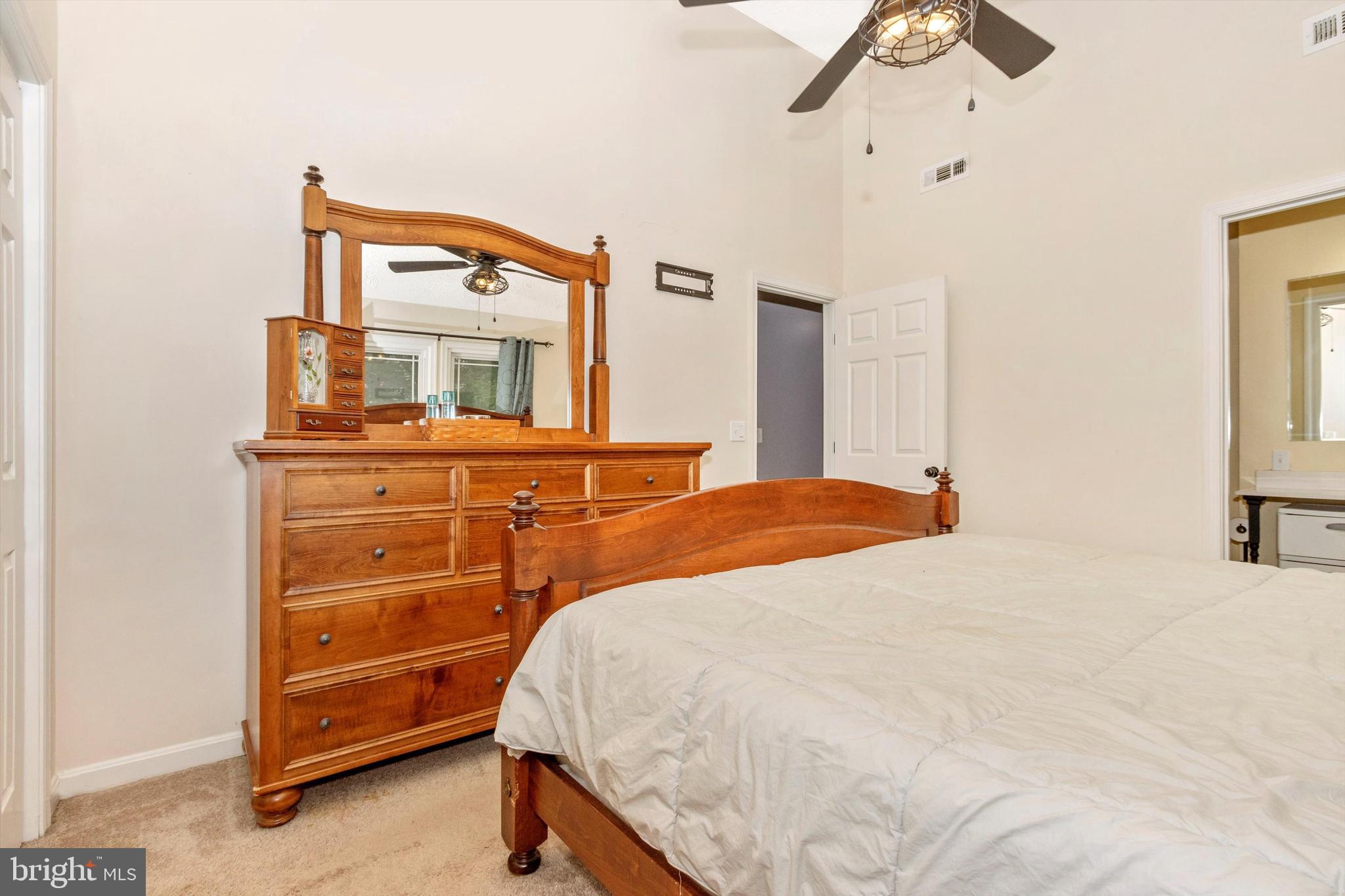 LAKE ANITA LOUISE - Residential