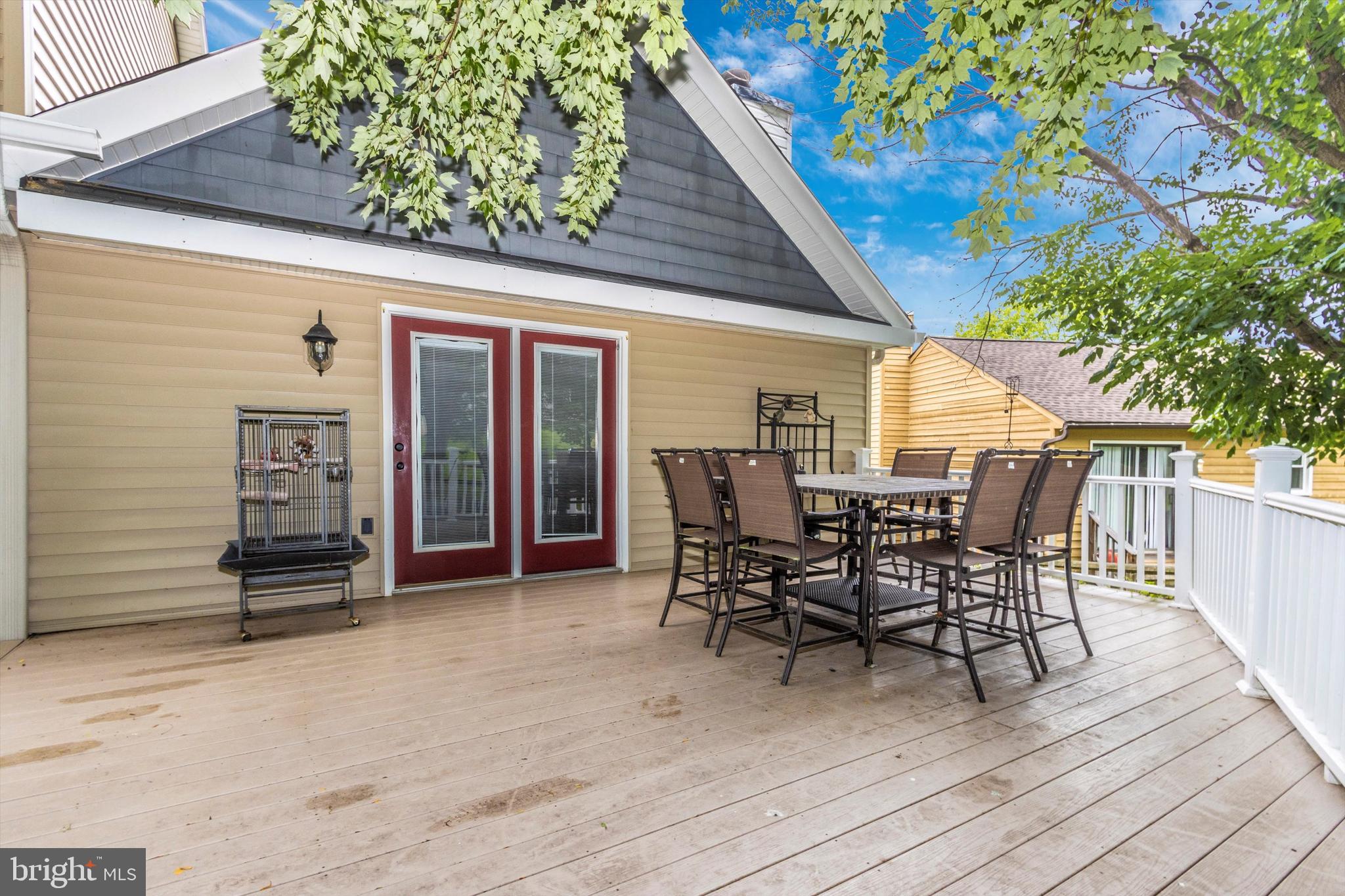 LAKE ANITA LOUISE - Residential