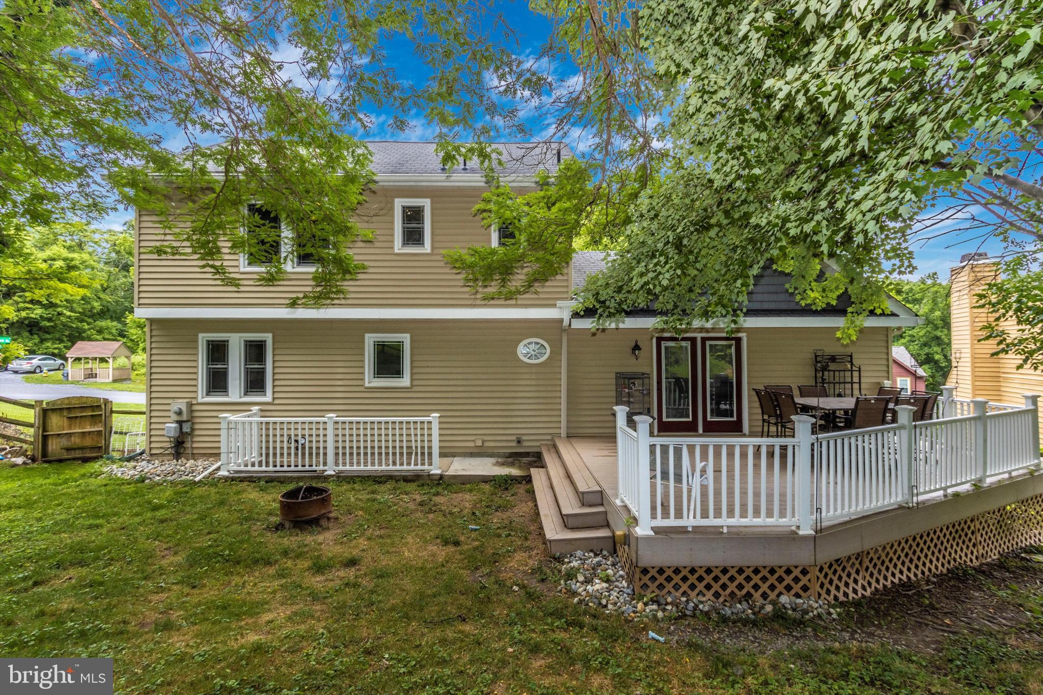 LAKE ANITA LOUISE - Residential