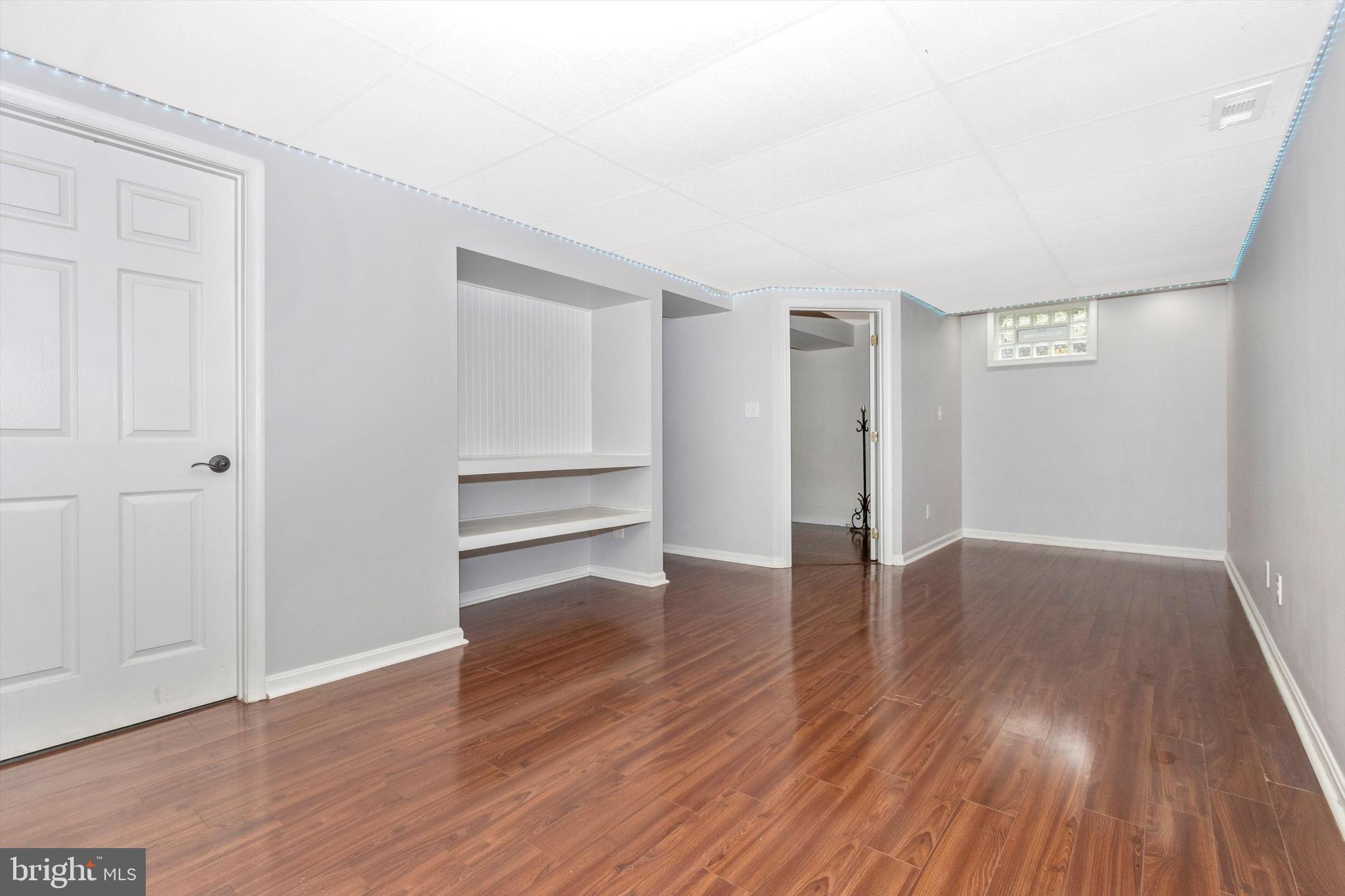 LAKE ANITA LOUISE - Residential