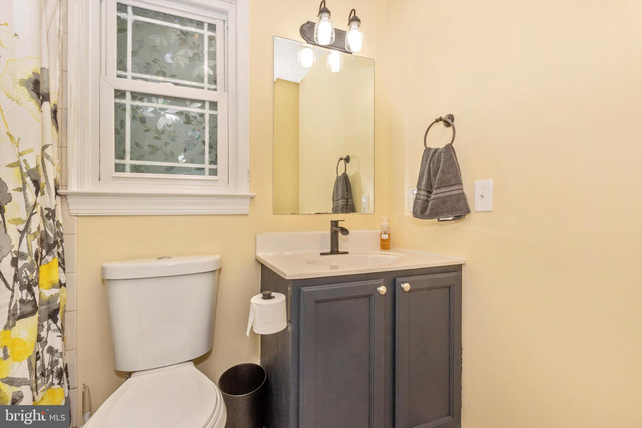 LAKE ANITA LOUISE - Residential