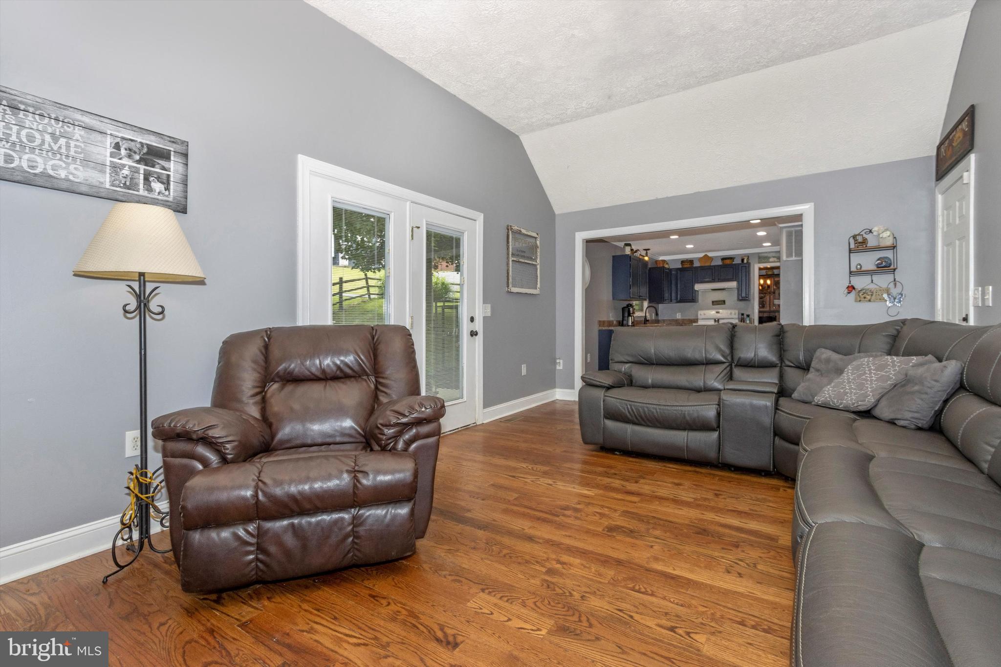 LAKE ANITA LOUISE - Residential