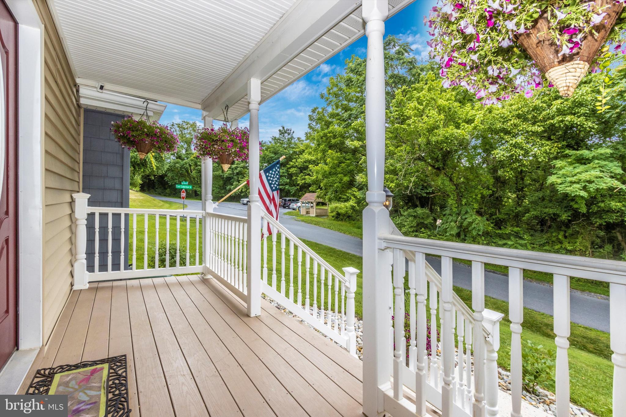 LAKE ANITA LOUISE - Residential