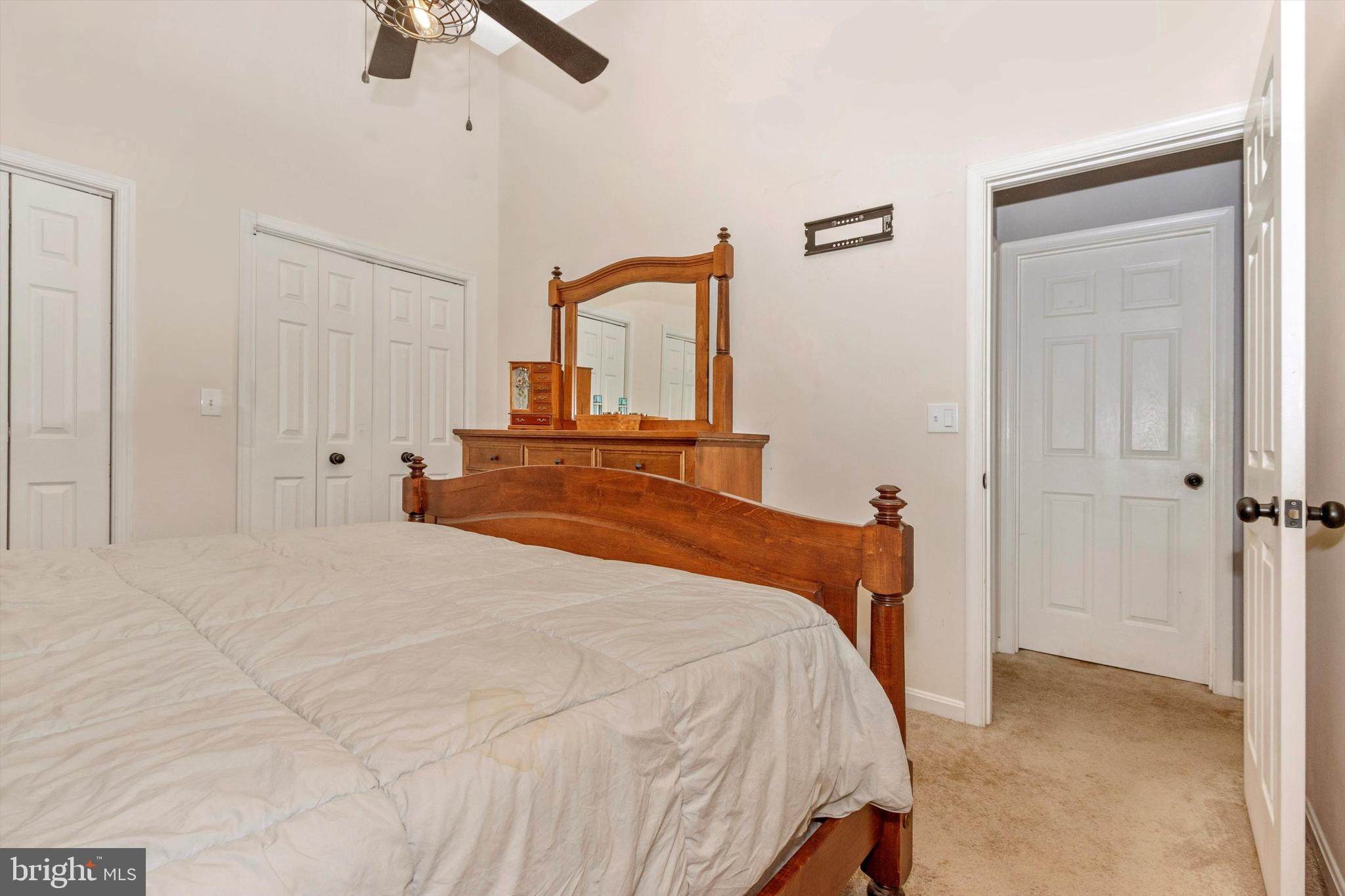 LAKE ANITA LOUISE - Residential