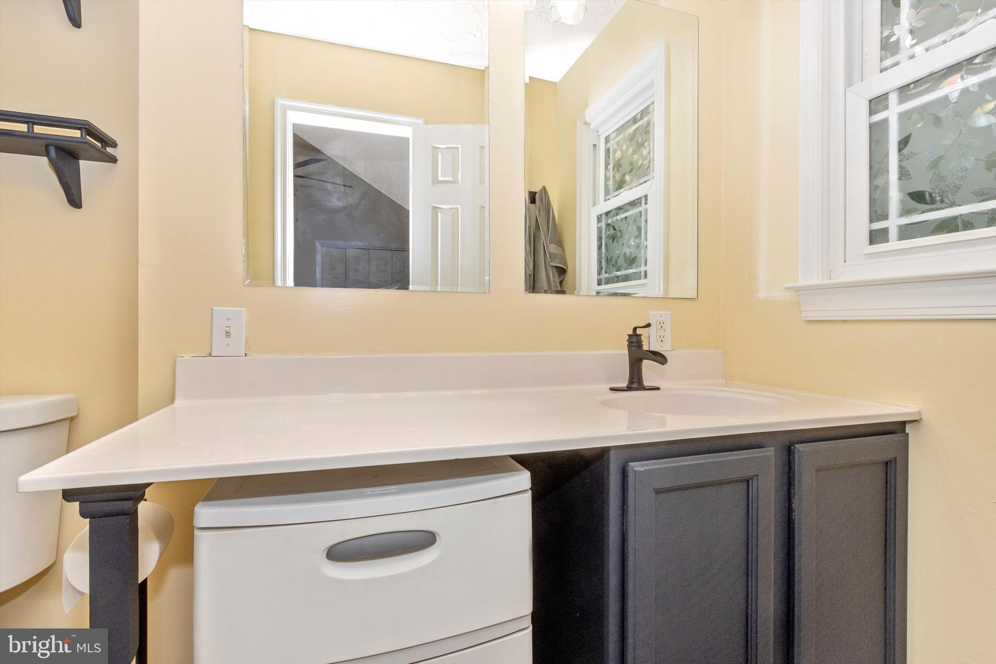 LAKE ANITA LOUISE - Residential