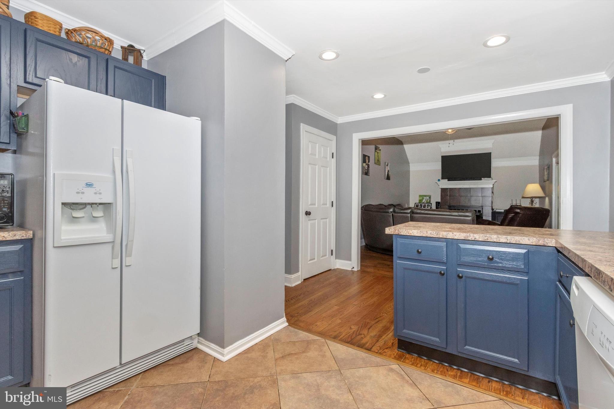 LAKE ANITA LOUISE - Residential