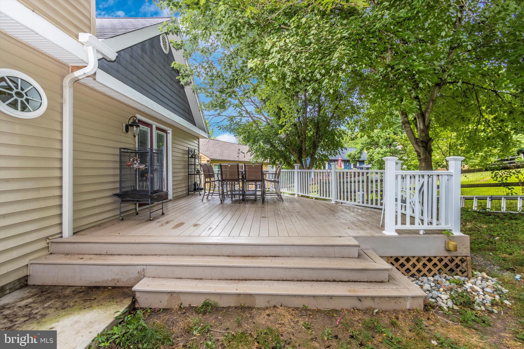 LAKE ANITA LOUISE - Residential