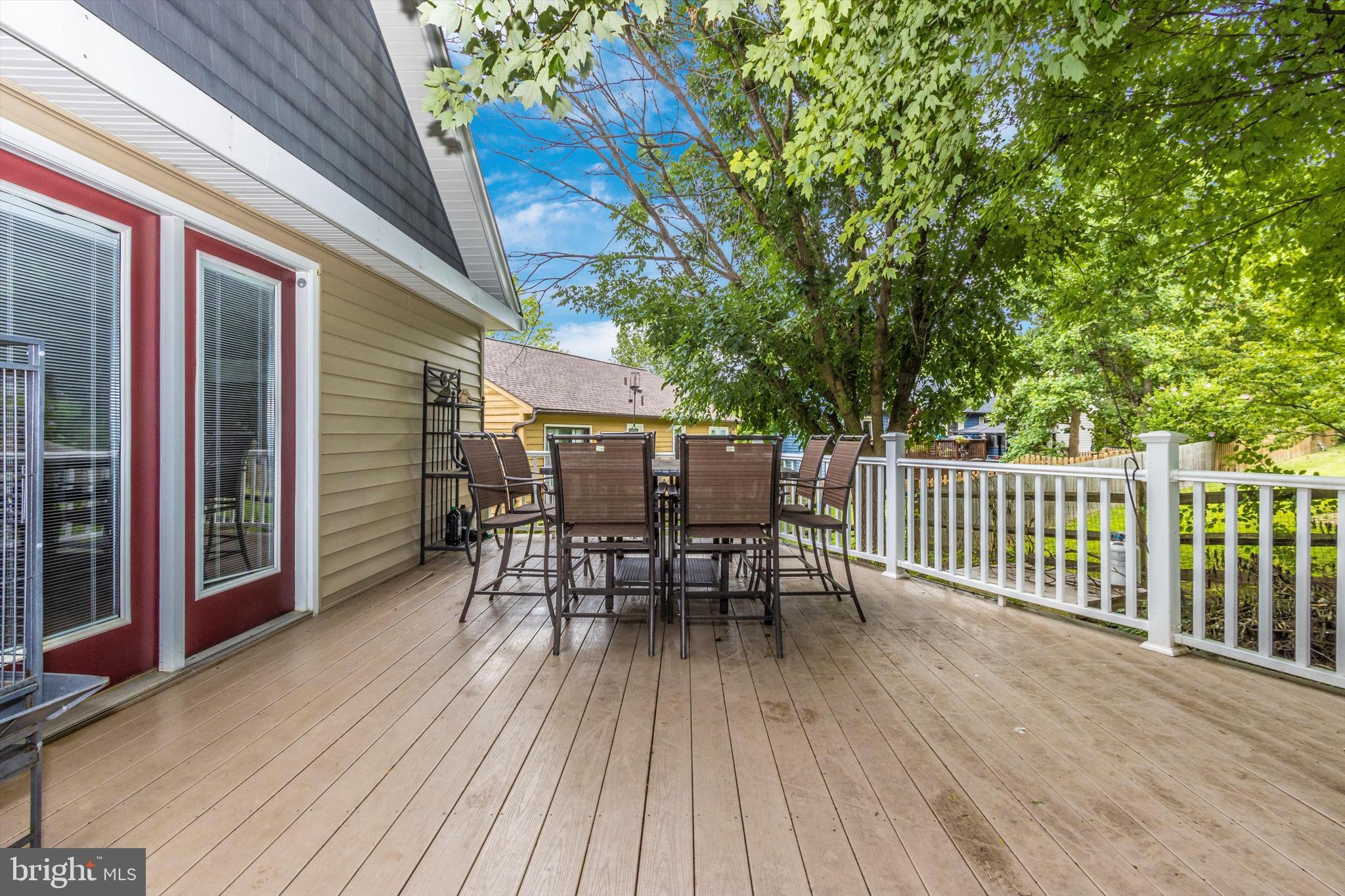 LAKE ANITA LOUISE - Residential