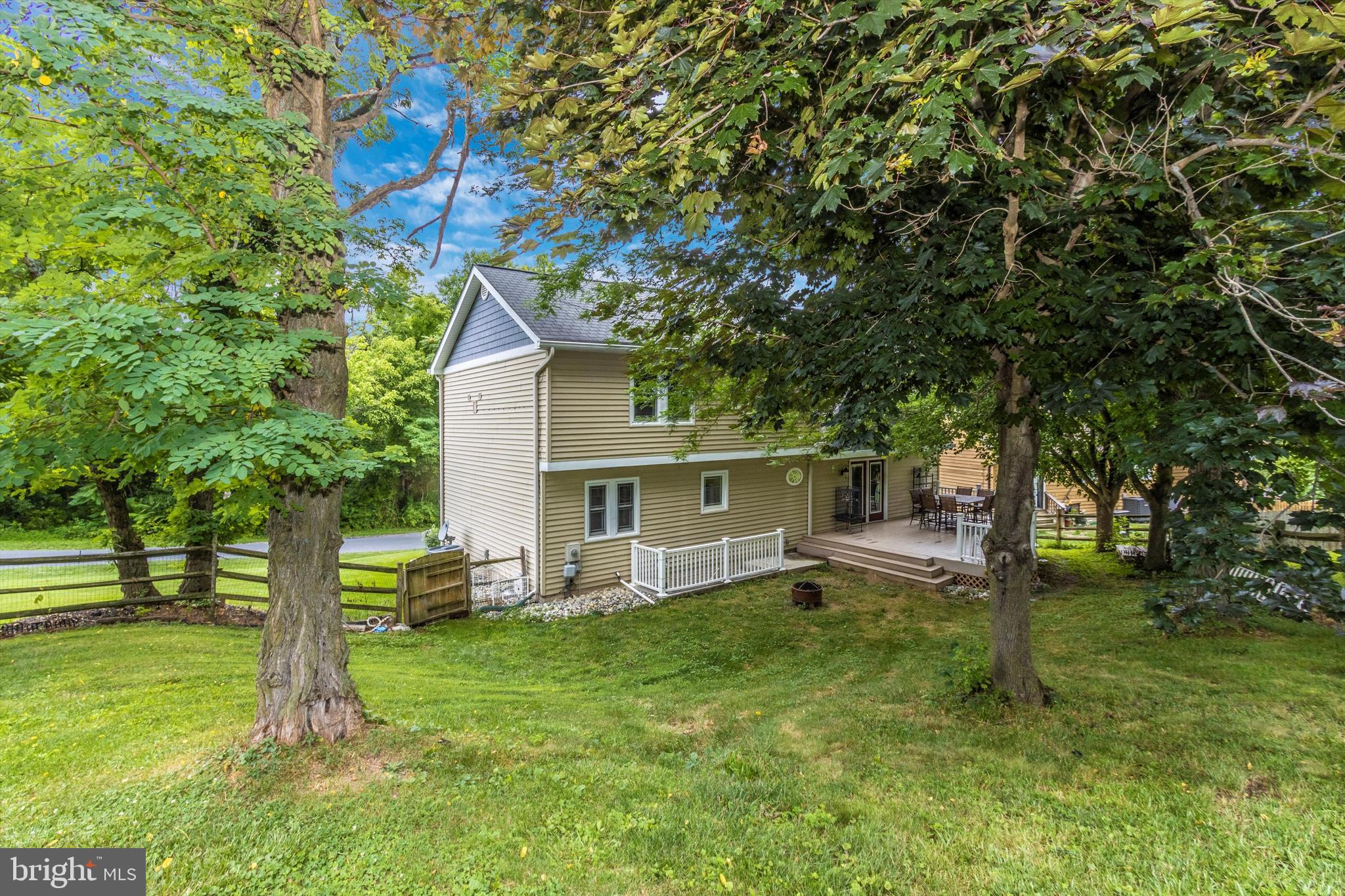 LAKE ANITA LOUISE - Residential