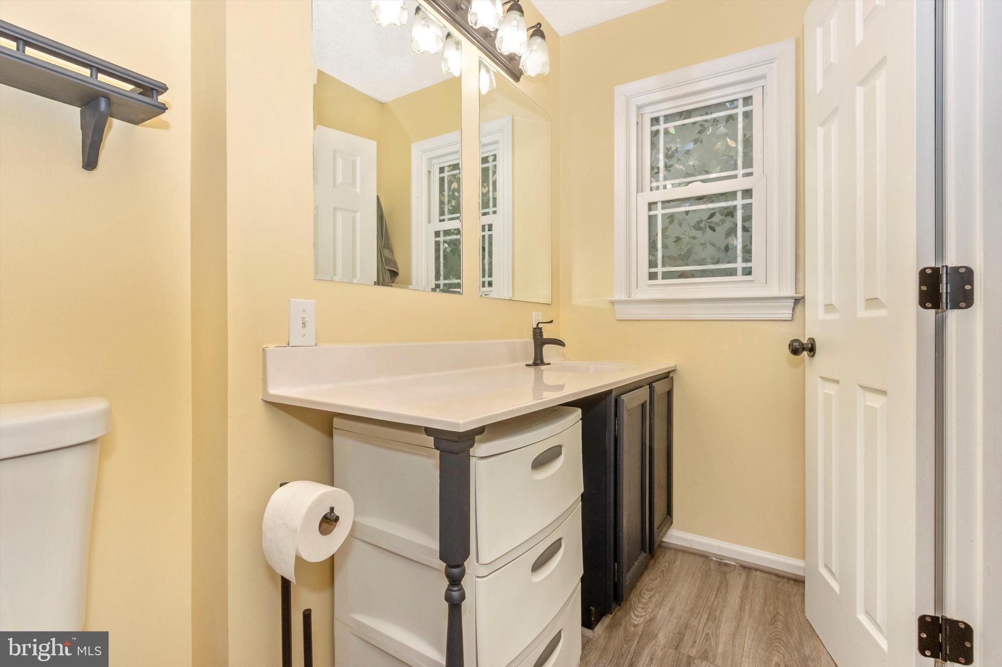 LAKE ANITA LOUISE - Residential