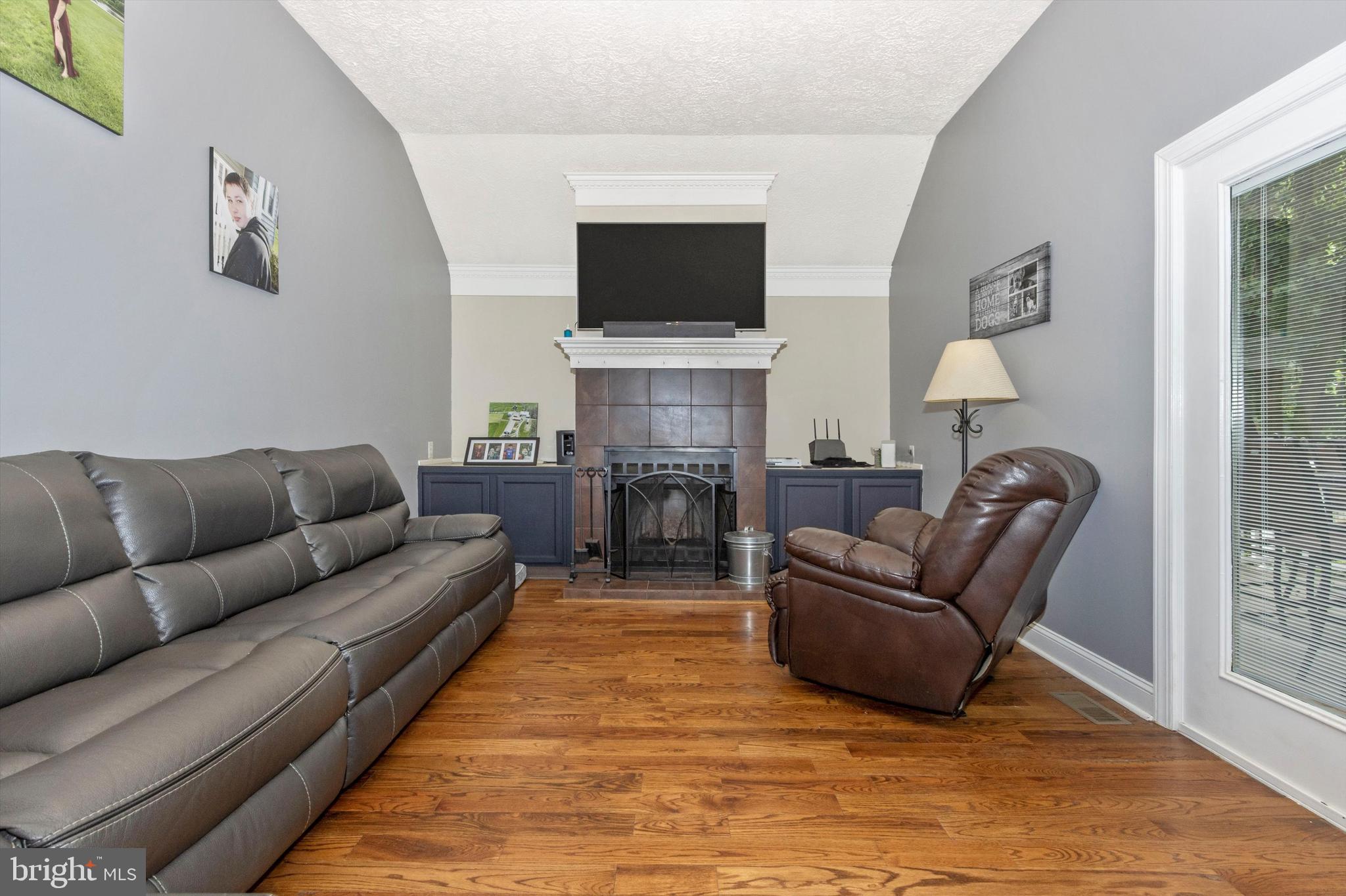 LAKE ANITA LOUISE - Residential