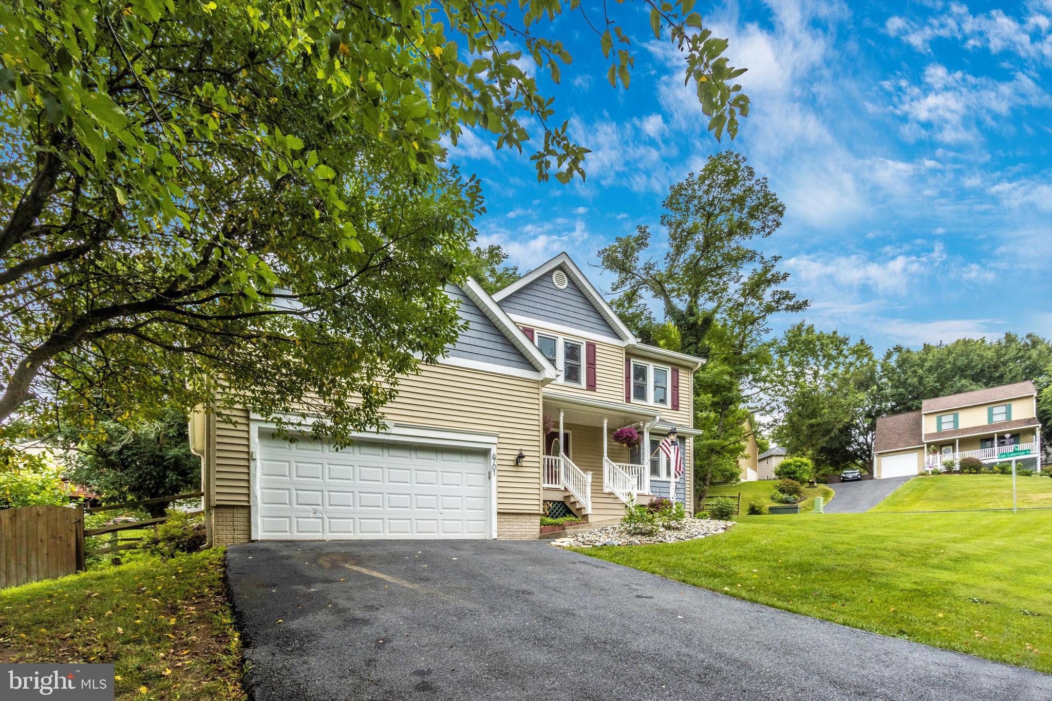 LAKE ANITA LOUISE - Residential