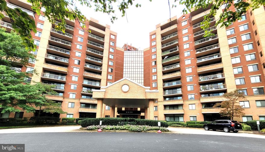 ** MOTIVATED SELLER, BRING YOUR OFFERS!!! ** 
2BR 2BA updated split unit,  hardwood floors. Granite counters, SS appliances. Both walk-in closets have complete custom organizers. Spacious balcony with the best pool view. Gated community with 24 hr security and concierge. Tennis & swimming pool year-round.  Convenient gym room in the building with sauna. Wonderful party room with bar, kitchen, tv, pool table. Excellent location near Tysons shopping mall, restaurants, theatres. Very close to 495 and 66, and only minutes to Falls Church and Dunn Loring metro stations.  ** MOTIVATED SELLER, BRING YOUR OFFERS !!! **