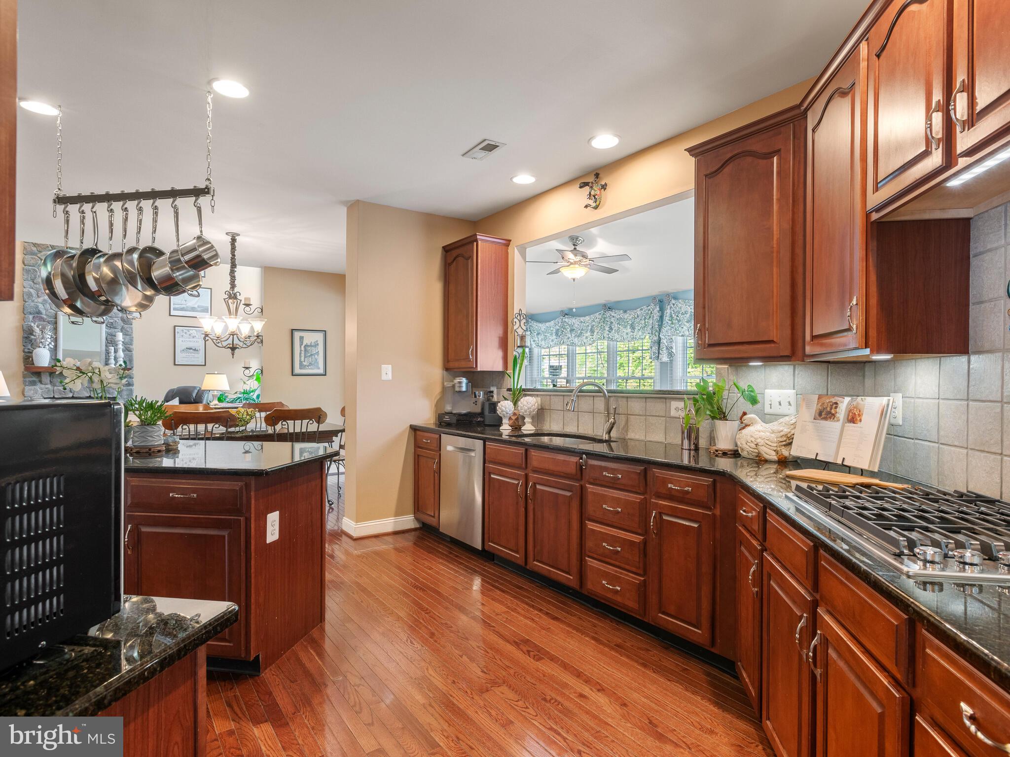 RIVERCREST - Residential