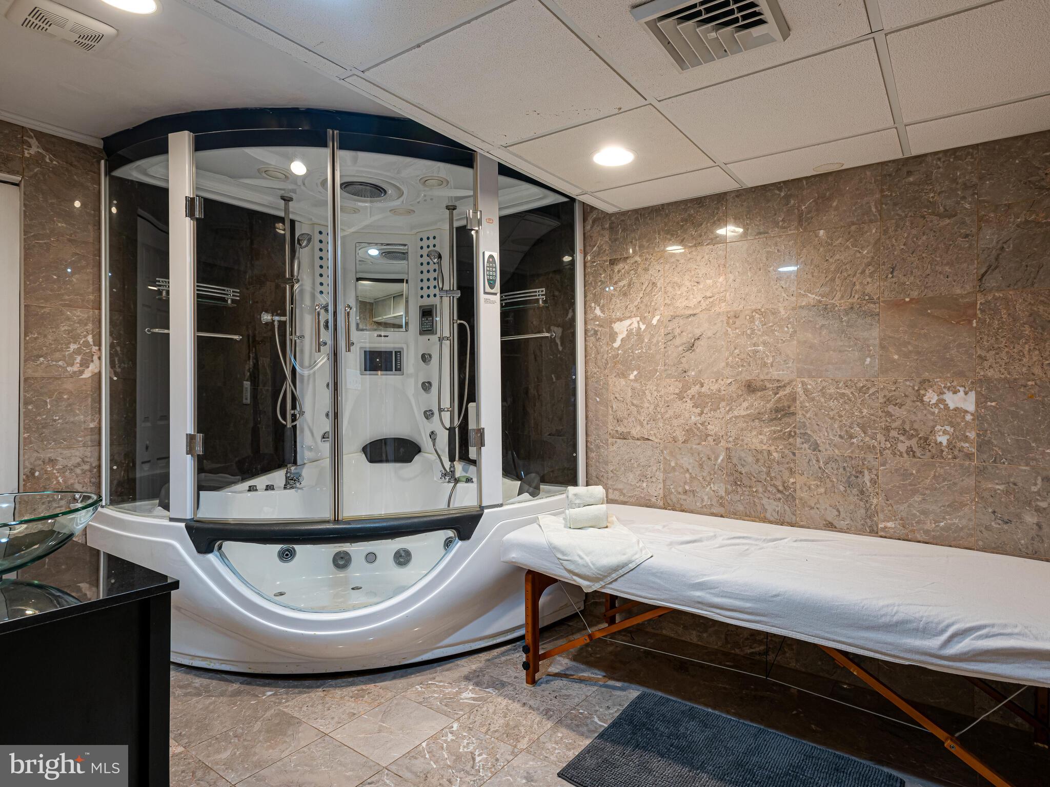 RIVERCREST - Residential