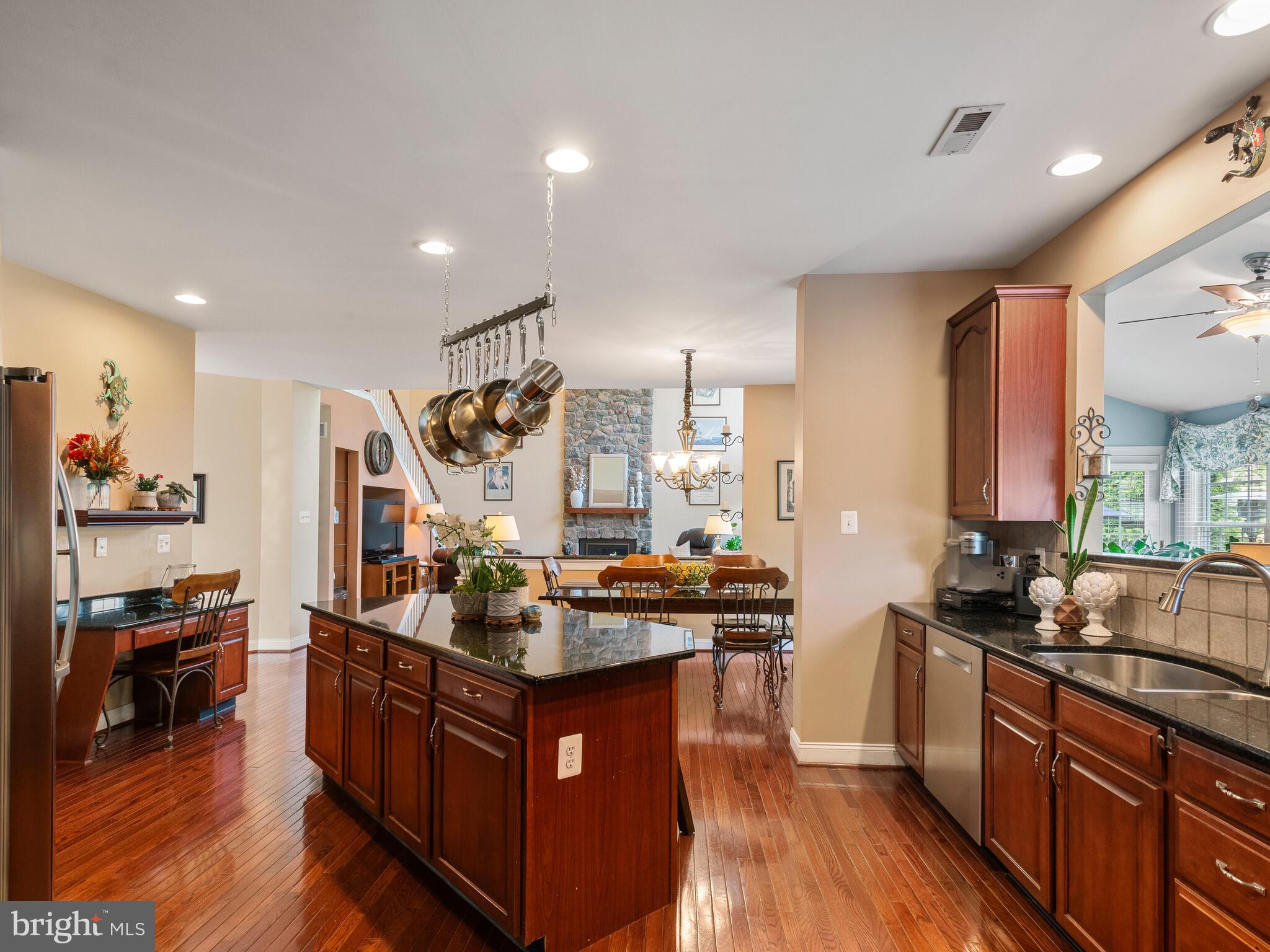 RIVERCREST - Residential