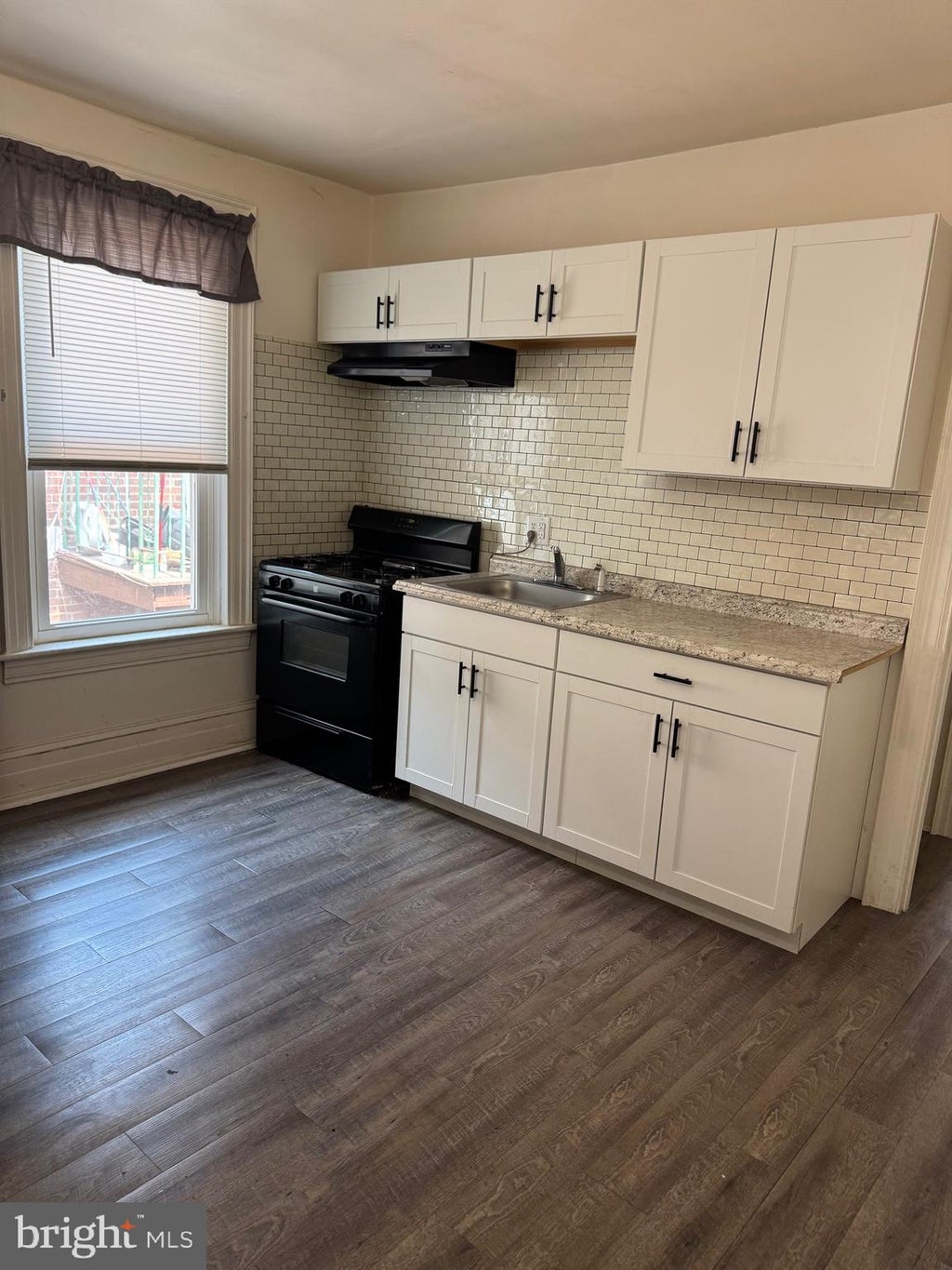 Photo of 668 E Market Street #2ND FLR, YORK, PA 17401 (MLS # PAYK2104594)