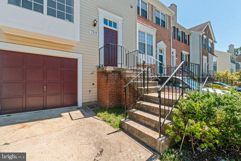 7319 SUNRISE COURT