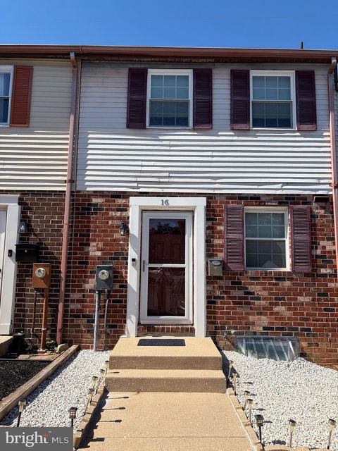 Townhouse For Sale - 16 Garrison Ridge Court #16<br/> OWINGS MILLS, MD 21117