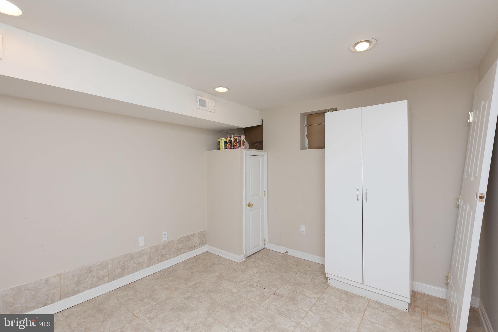 WASHINGTON VILLAGE - Residential