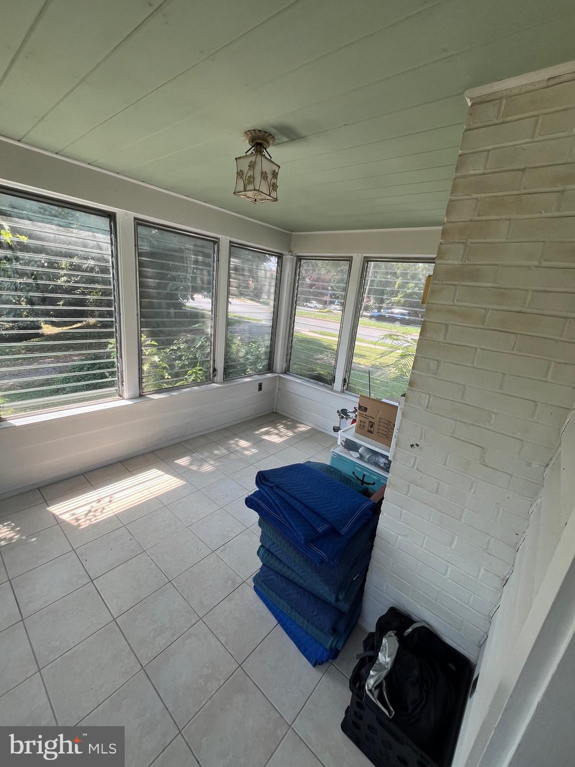 9634 BLAKE LANE