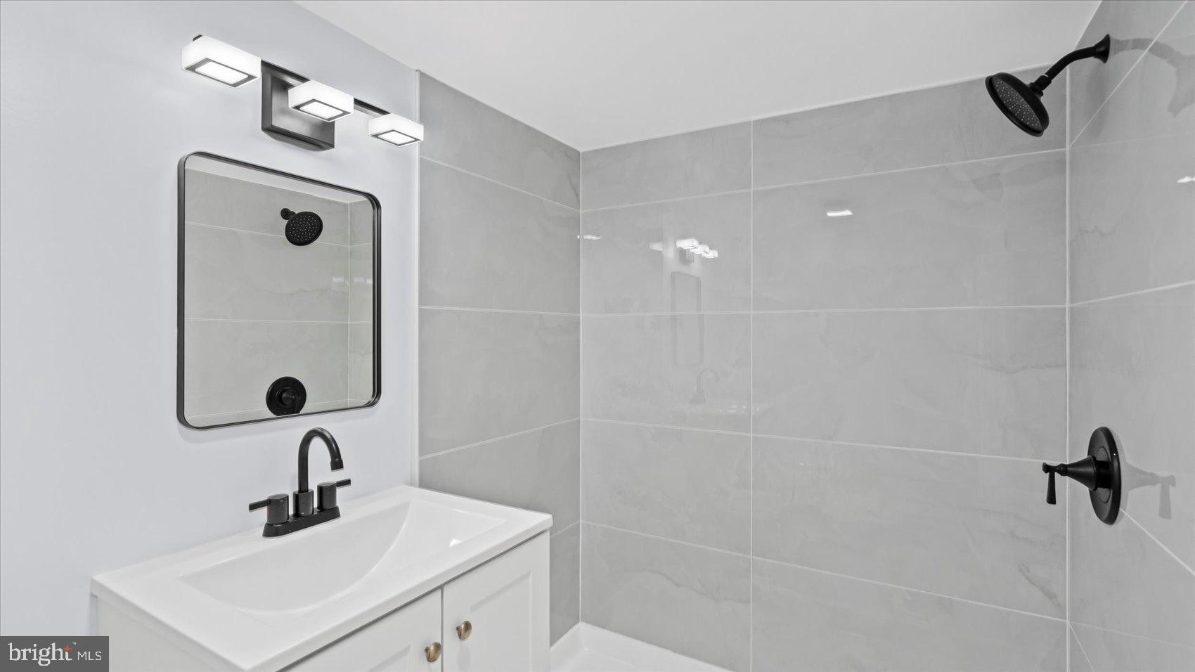 BIDDLE STREET - Residential