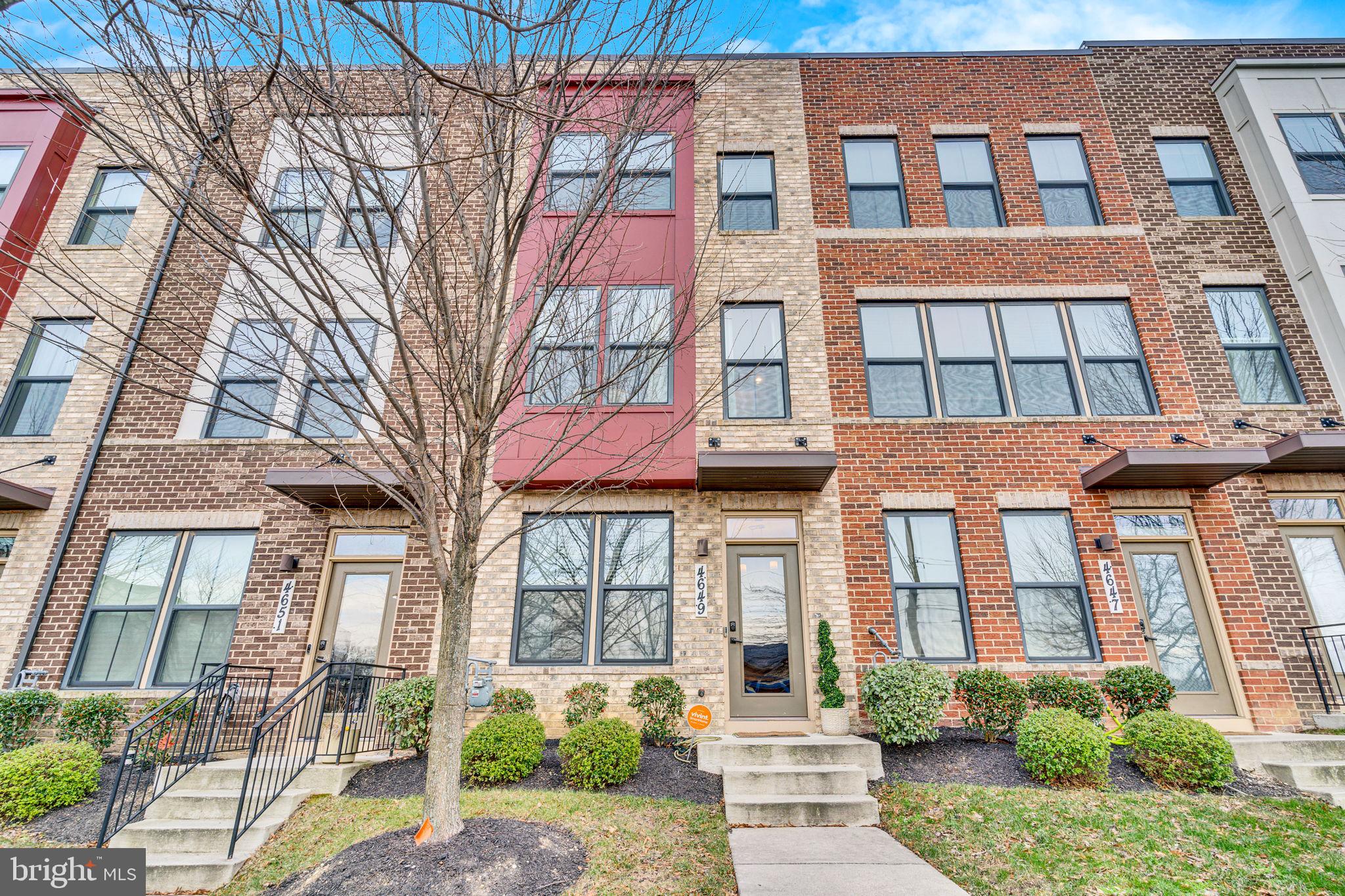 VILLAGE OF TOWNE SQUARE - Residential Lease