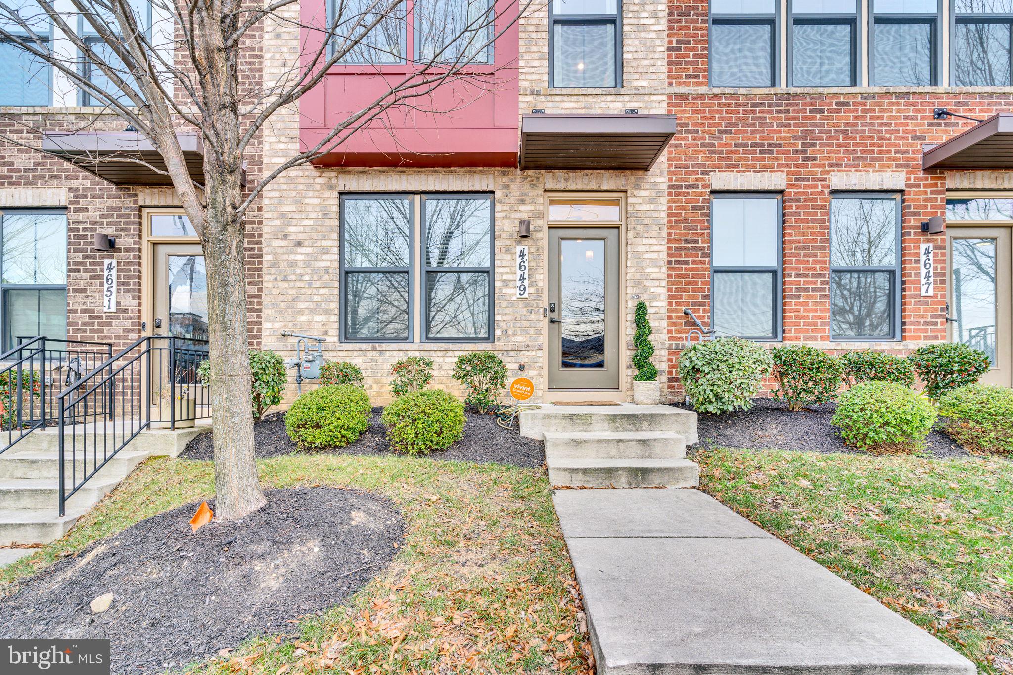 VILLAGE OF TOWNE SQUARE - Residential Lease