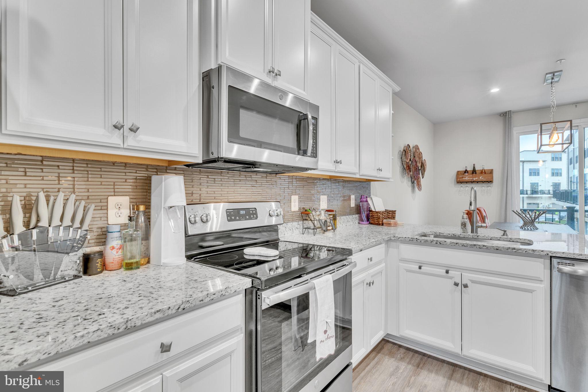 VILLAGE OF TOWNE SQUARE - Residential Lease