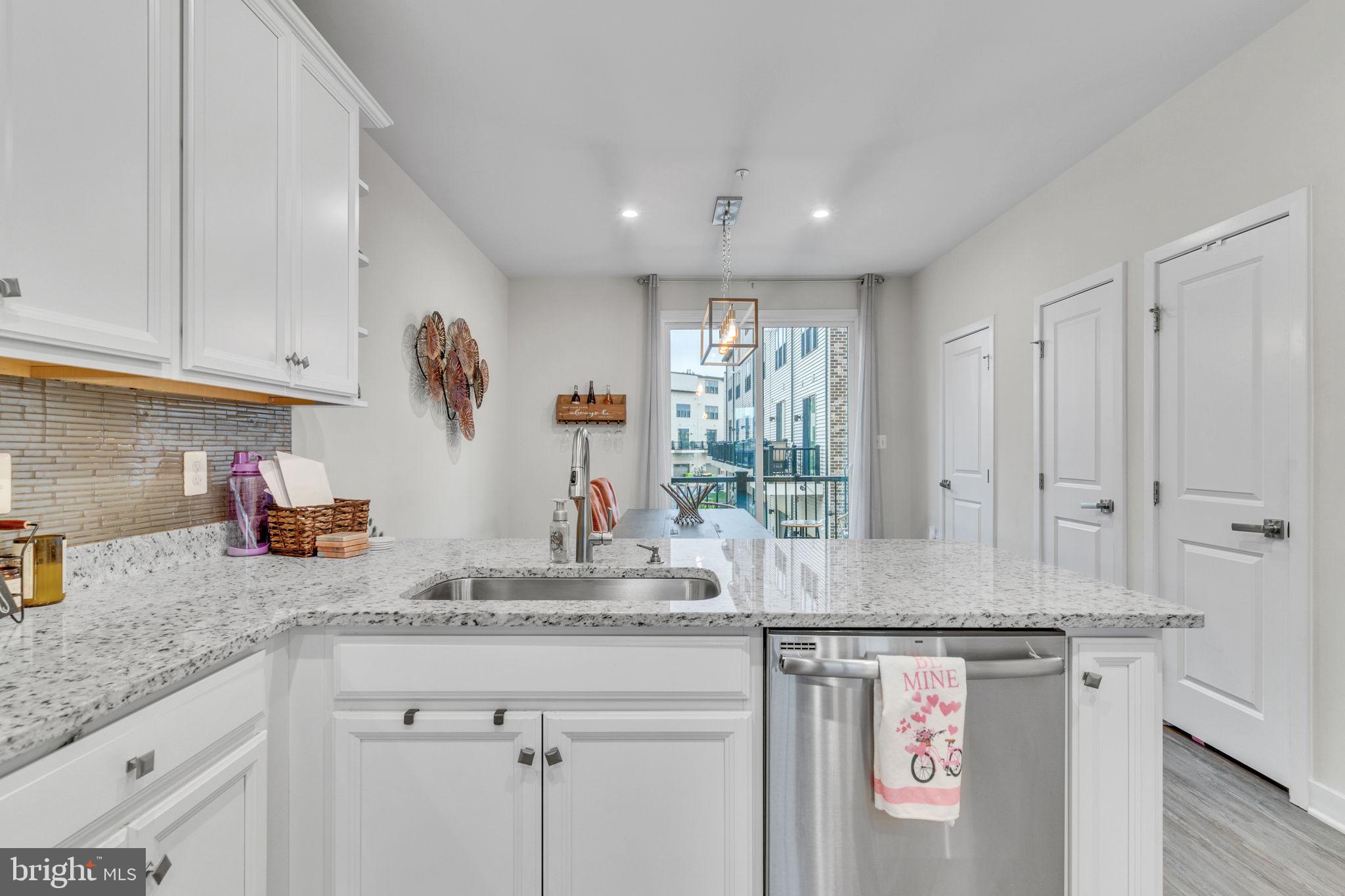 VILLAGE OF TOWNE SQUARE - Residential Lease