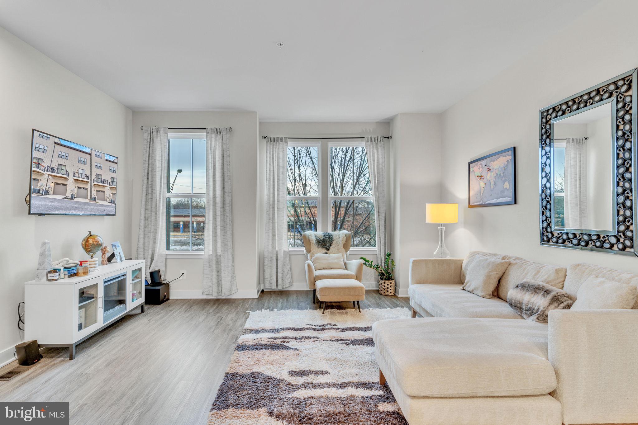 VILLAGE OF TOWNE SQUARE - Residential Lease