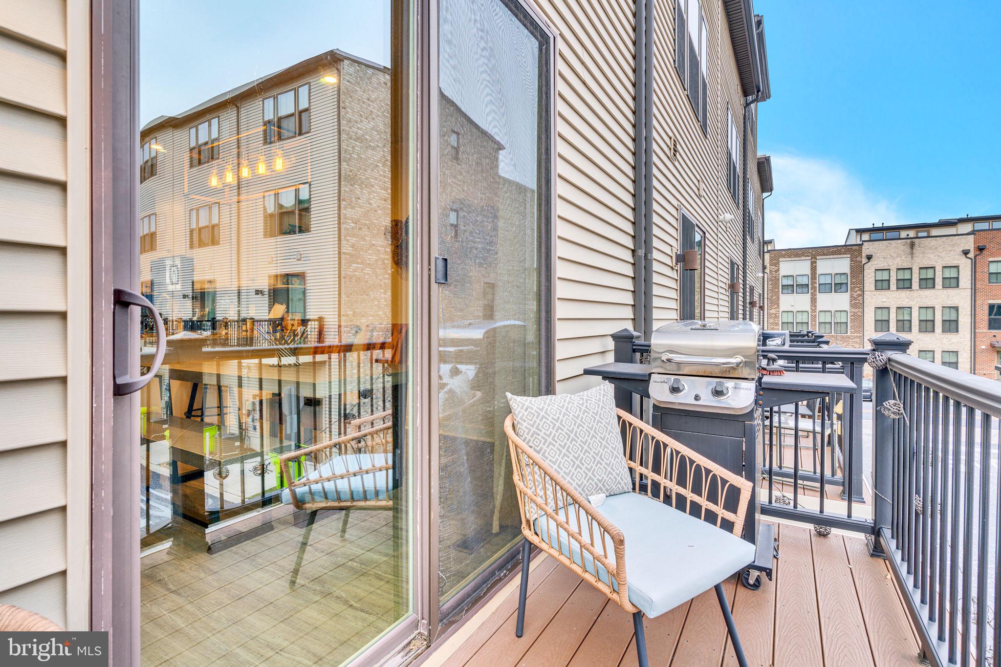 VILLAGE OF TOWNE SQUARE - Residential Lease