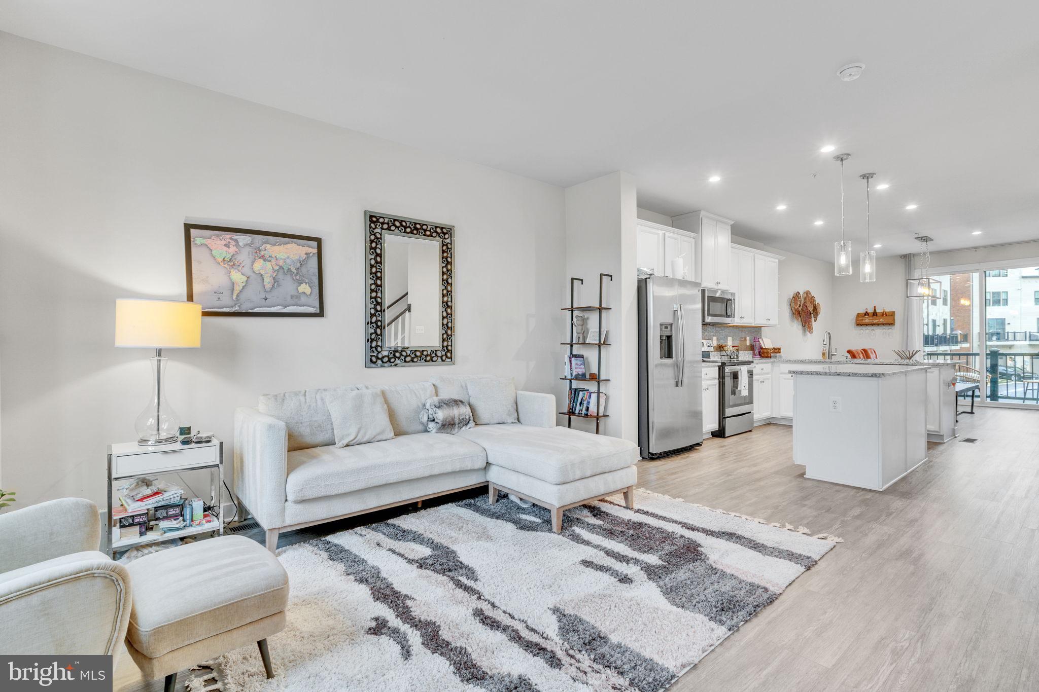 VILLAGE OF TOWNE SQUARE - Residential Lease