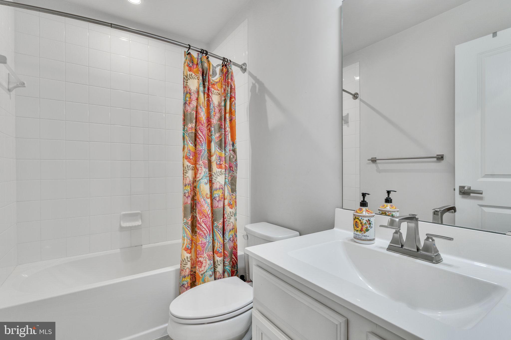 VILLAGE OF TOWNE SQUARE - Residential Lease