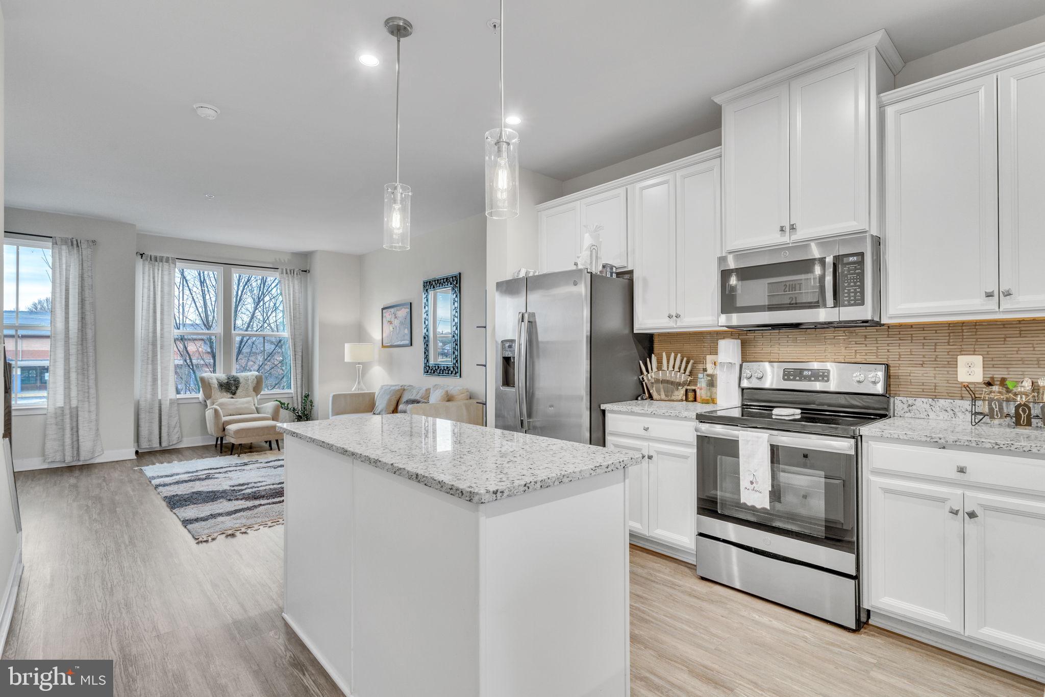 VILLAGE OF TOWNE SQUARE - Residential Lease