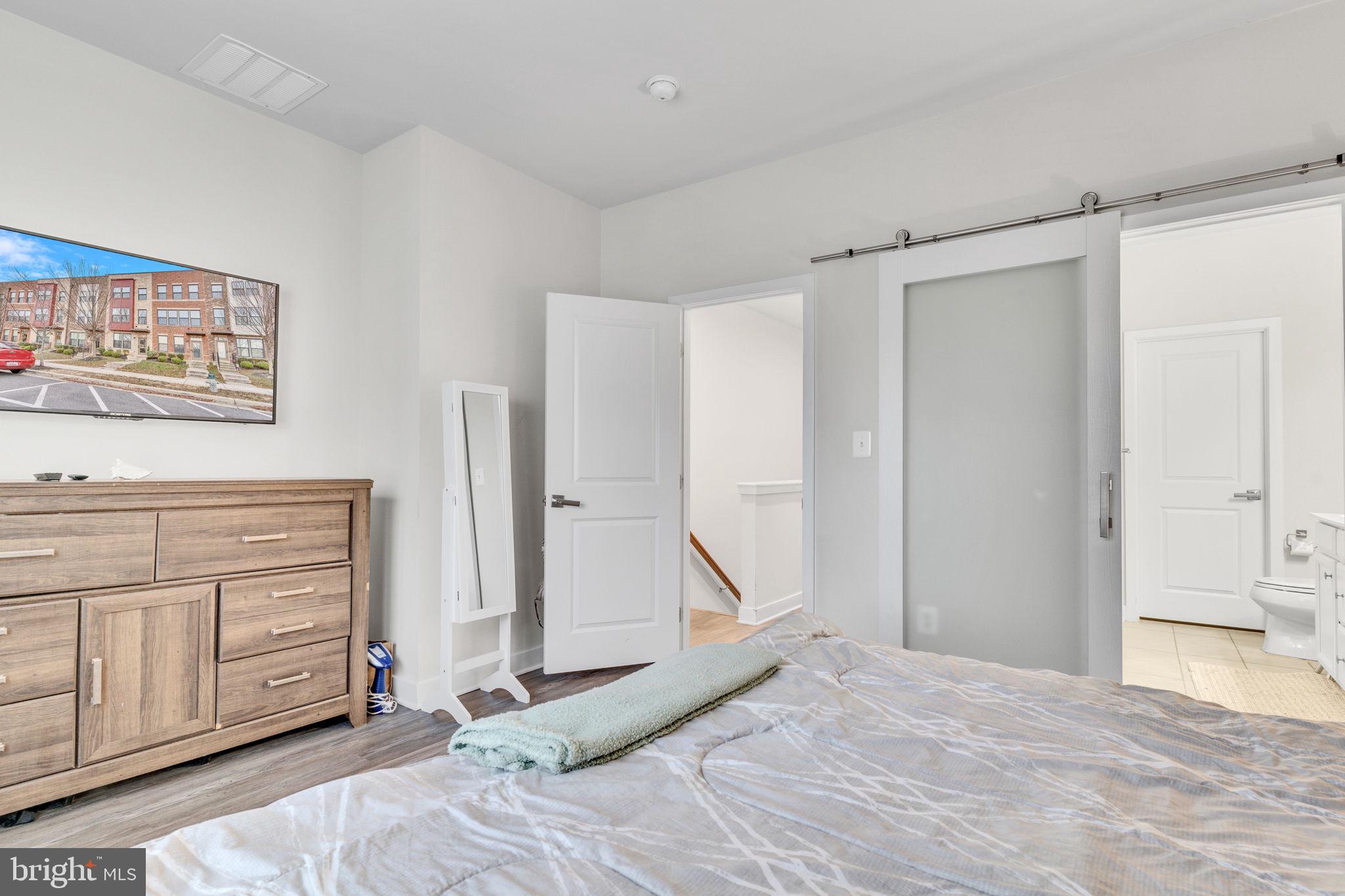 VILLAGE OF TOWNE SQUARE - Residential Lease