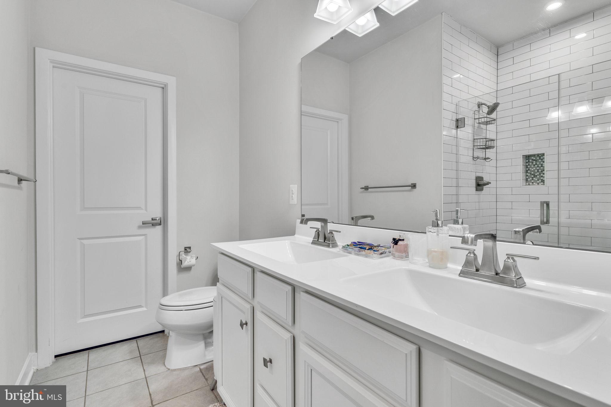 VILLAGE OF TOWNE SQUARE - Residential Lease