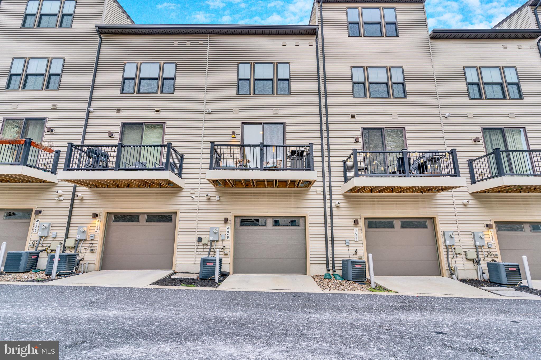 VILLAGE OF TOWNE SQUARE - Residential Lease