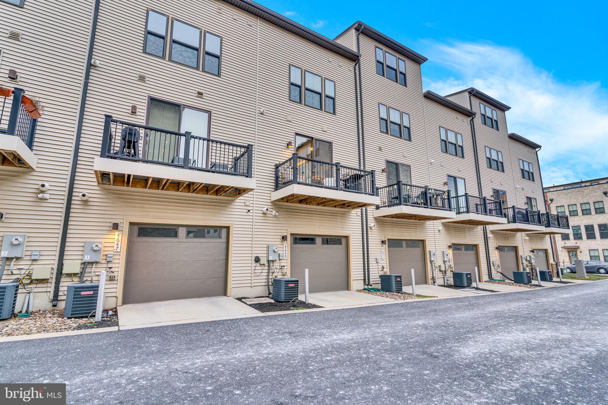 VILLAGE OF TOWNE SQUARE - Residential Lease