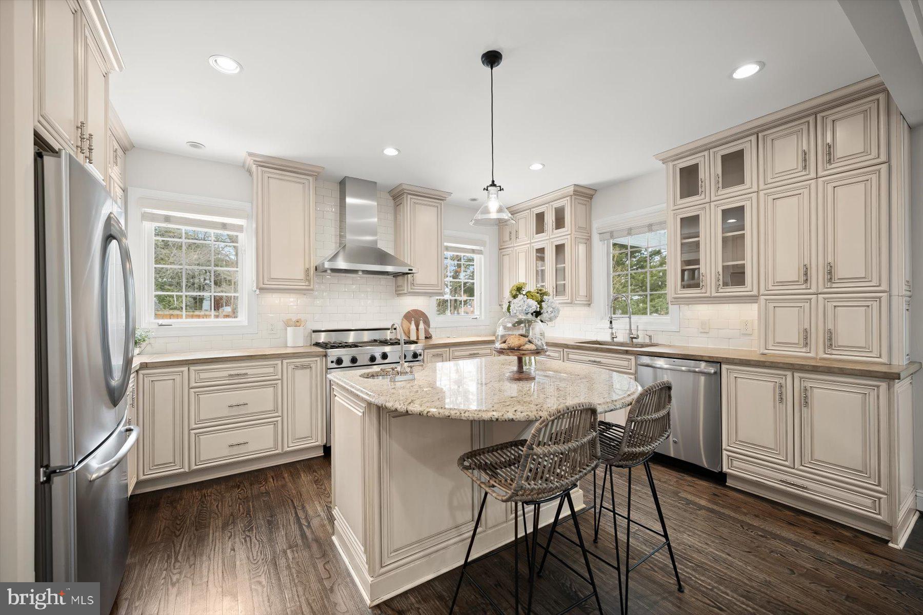 COUNTRY CLUB - Residential