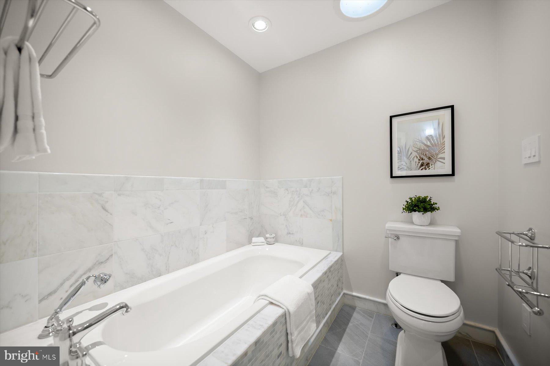 COUNTRY CLUB - Residential