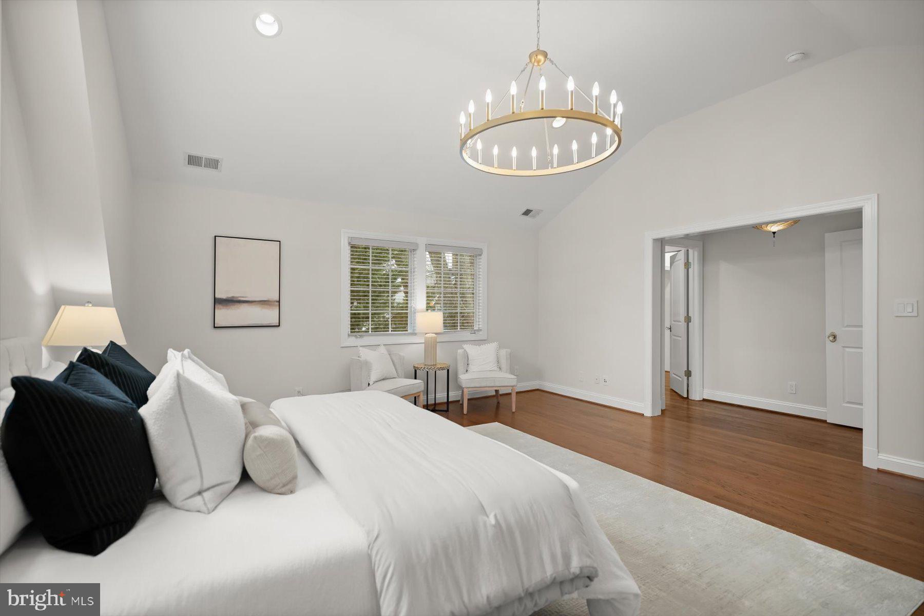 COUNTRY CLUB - Residential