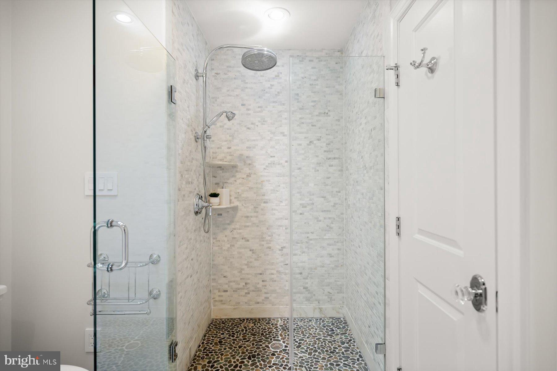 COUNTRY CLUB - Residential