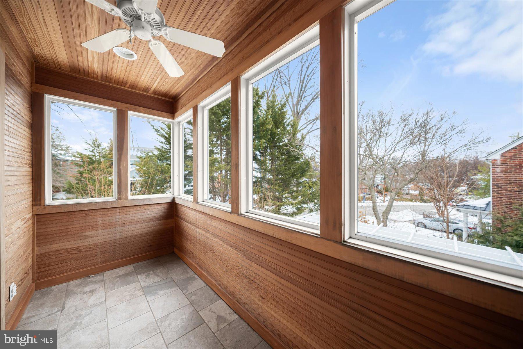 COUNTRY CLUB - Residential