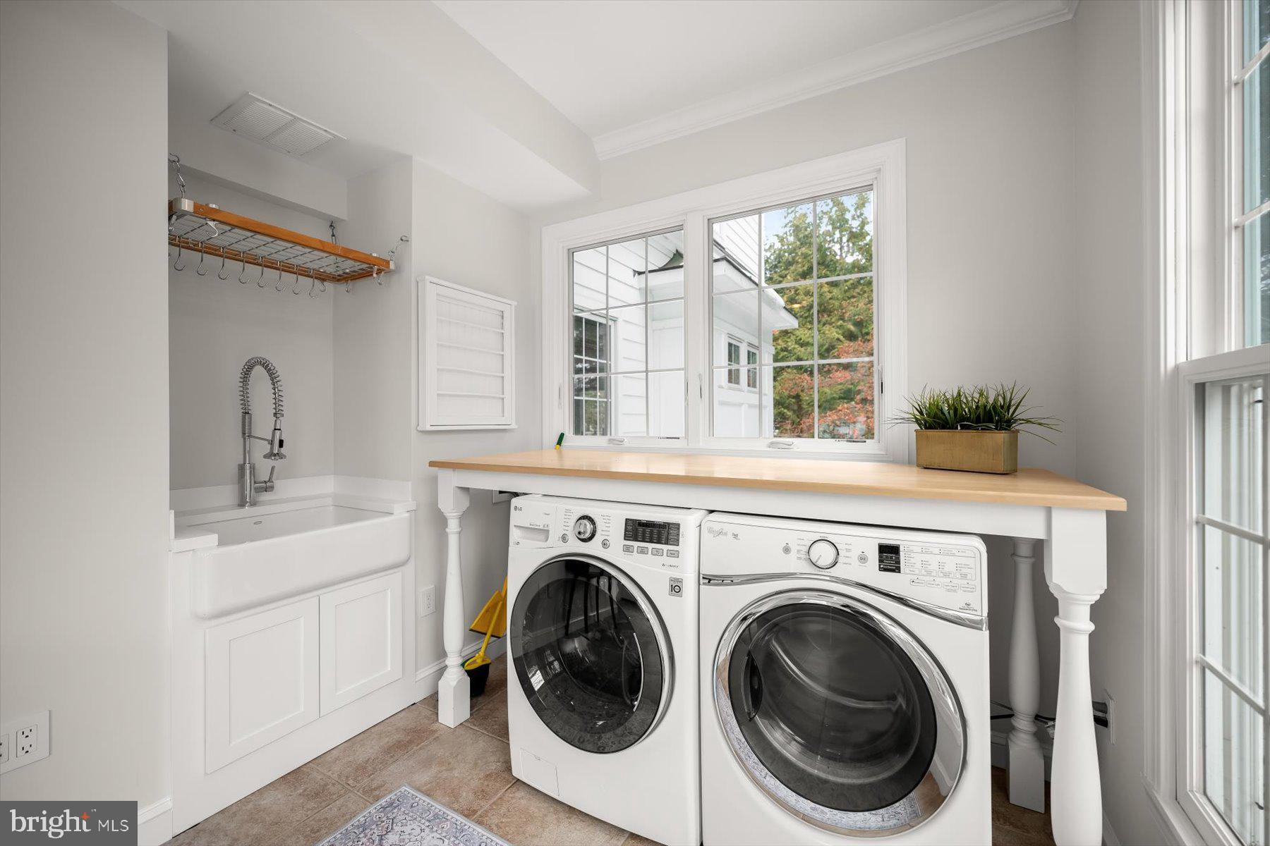 COUNTRY CLUB - Residential